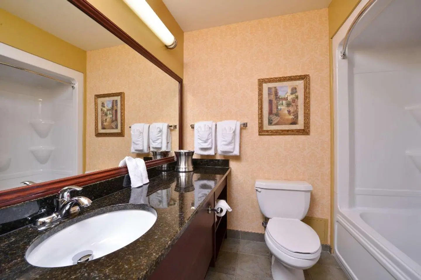 Best Western Plus Grand-Sault Hotel & Suites Badezimmer