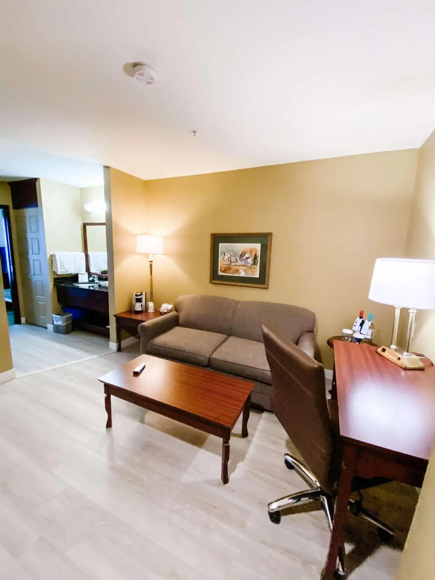 Best Western Plus Grand-Sault Hotel & Suites ROOM_EXAMPLE