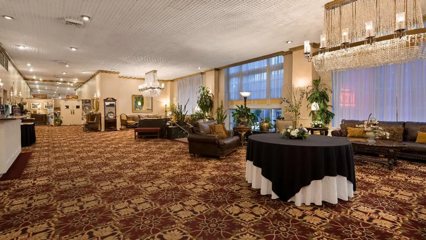 Genetti Hotel, SureStay Collection by Best Western LOUNGE_LOBBY
