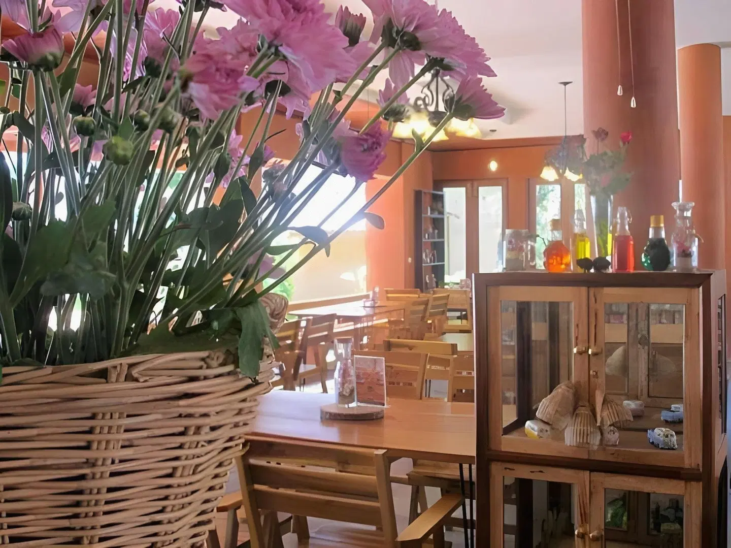 Flora I Talay Bar