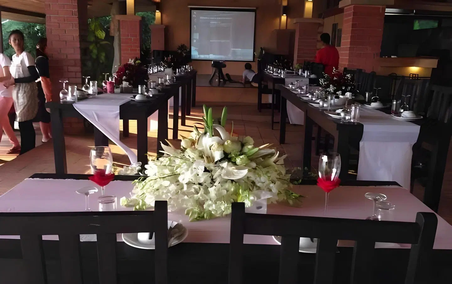 Flora I Talay Restaurant