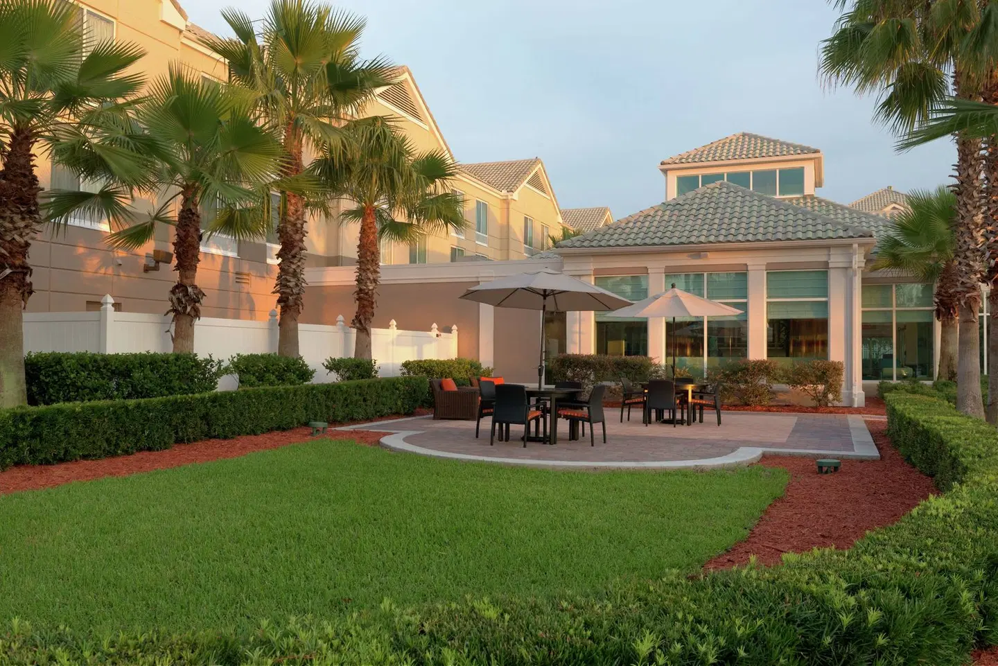 Hilton Garden Inn Orlando East/UCF Area EXTERIOR