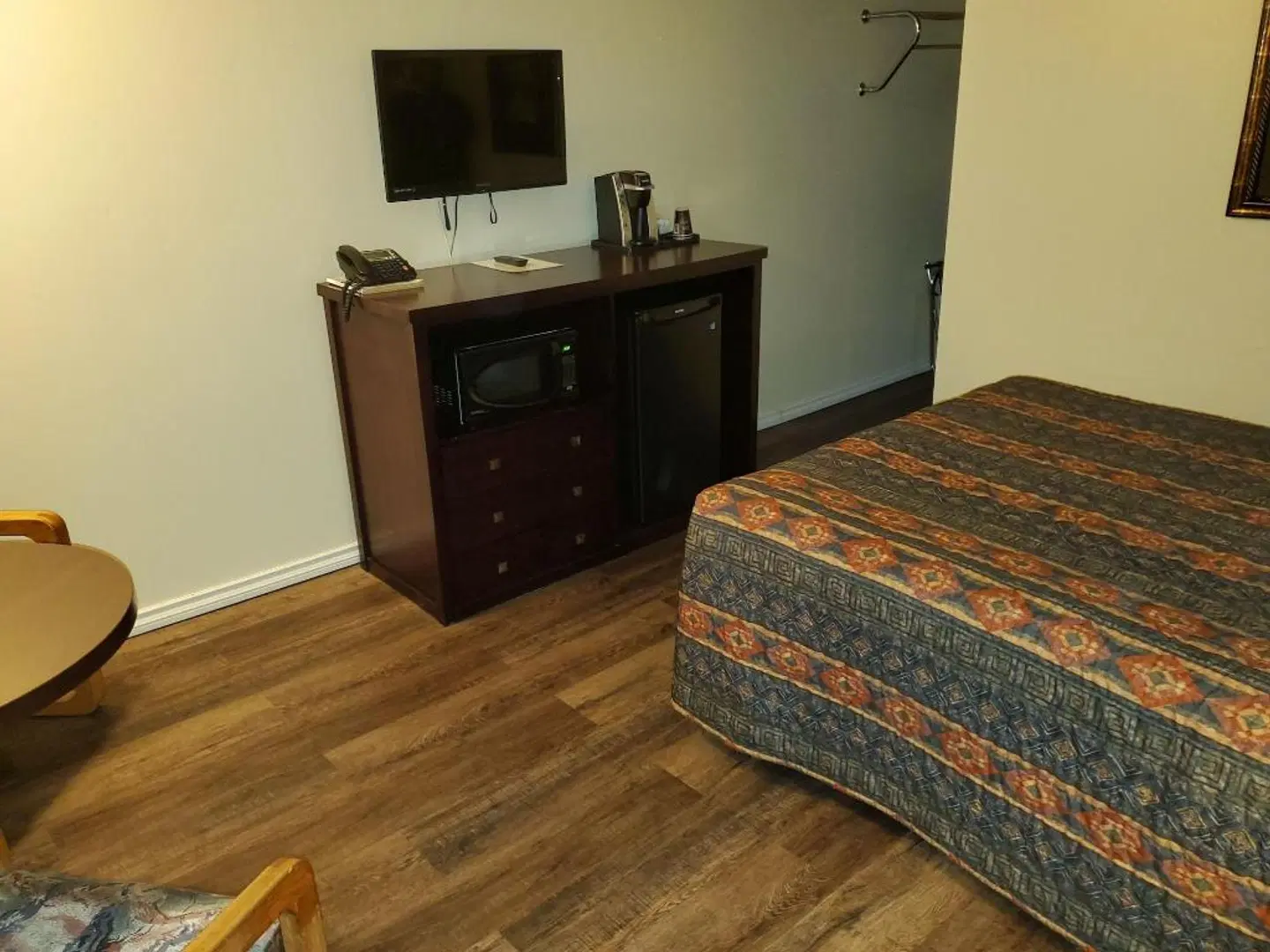 Battlefords Inn ROOM_EXAMPLE