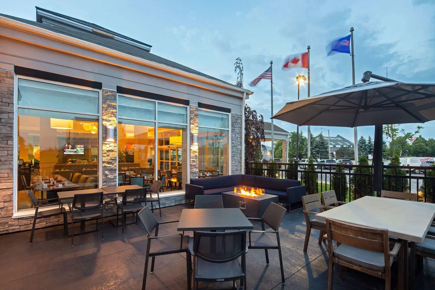 Hilton Garden Inn Toronto/Oakville Terrasse