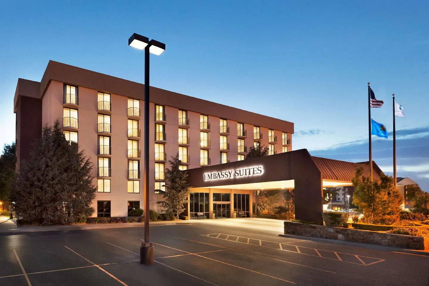 Embassy Suites by Hilton Oklahoma City Will Rogers World Airport EXTERIOR