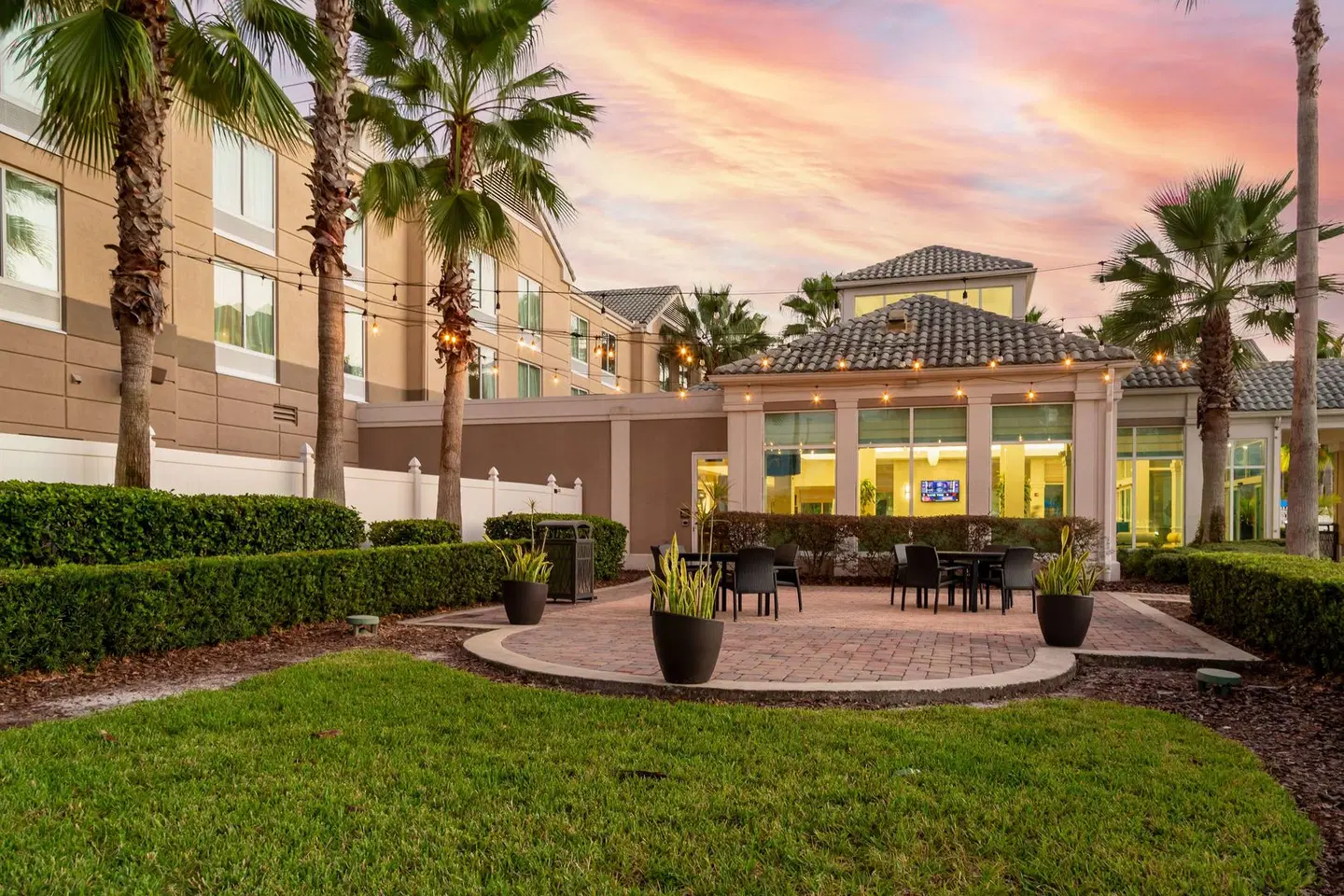 Hilton Garden Inn Orlando East/UCF Area EXTERIOR