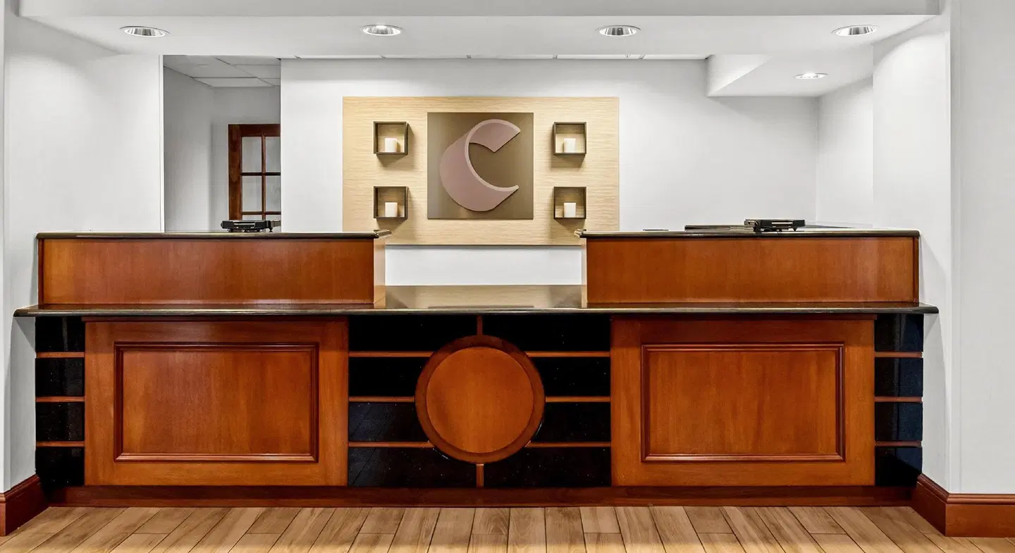 Comfort Inn and Suites Newark LOUNGE_LOBBY
