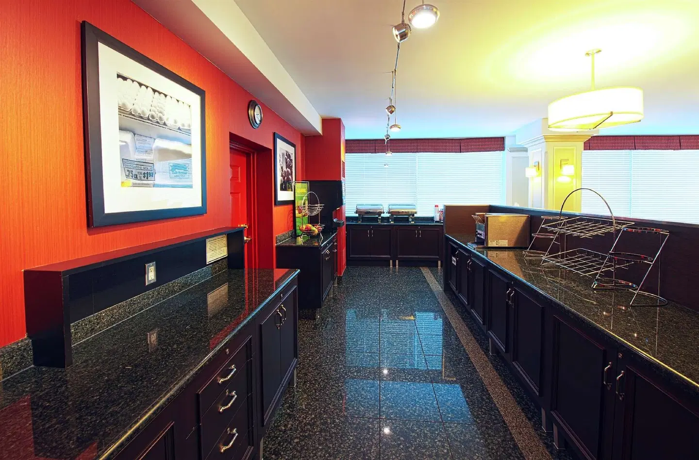 Hampton Inn by Hilton Ottawa Bar