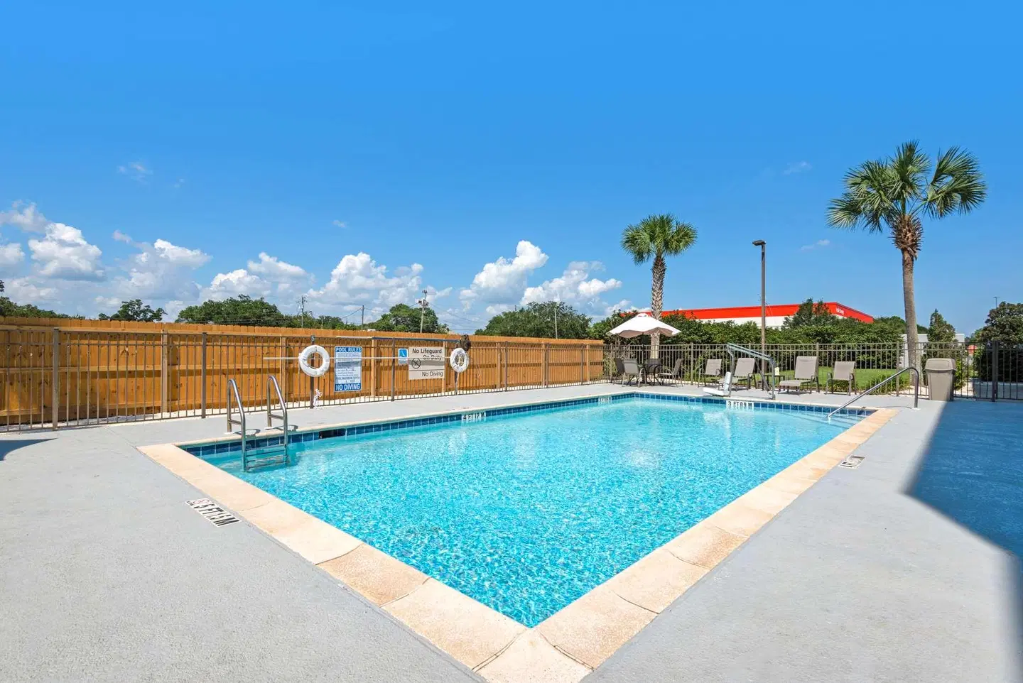 Hampton Inn & Suites Pensacola I-10 N at University Town Plaza OUTDOOR_POOL
