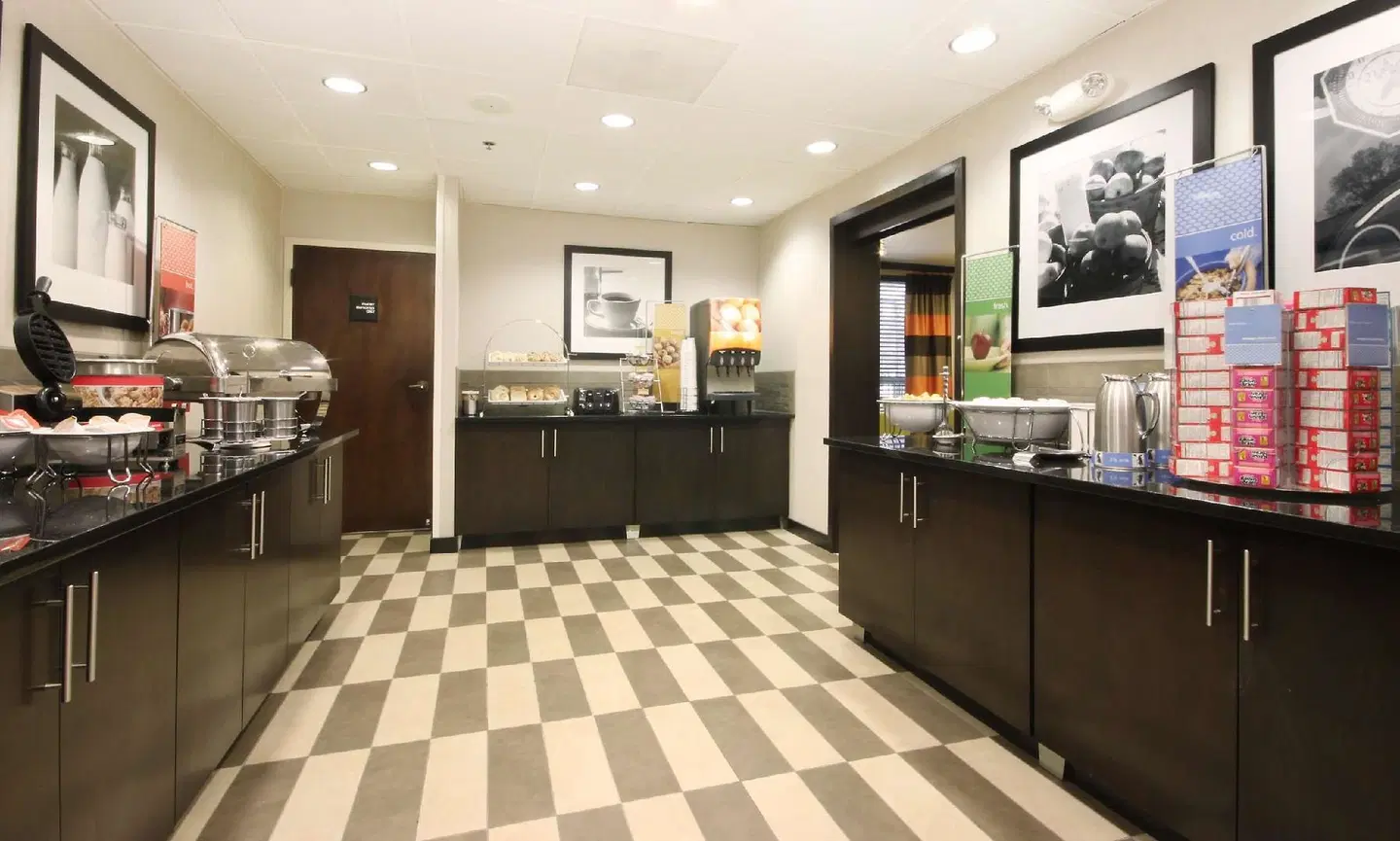 Hampton Inn Overland Park LOUNGE_LOBBY