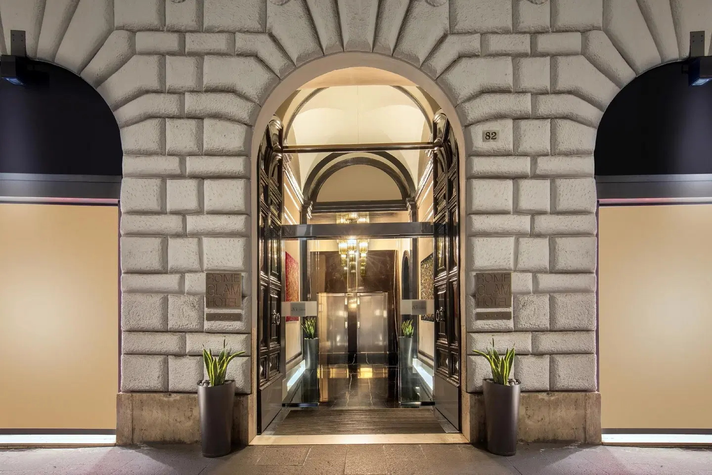The Glam Hotel EXTERIOR