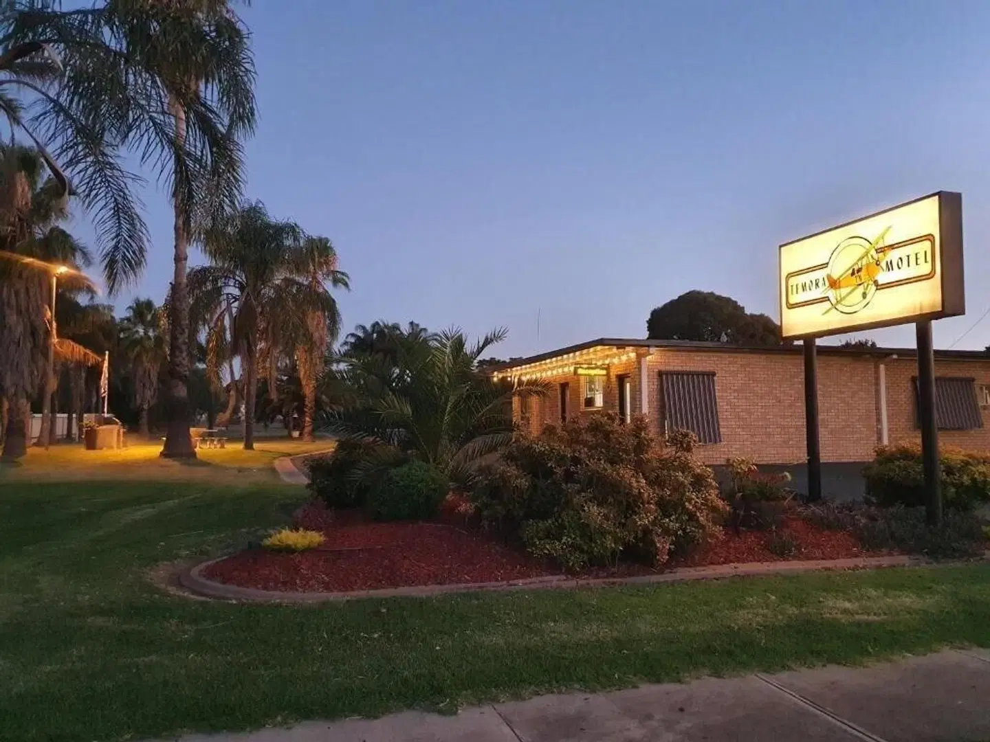 Temora Motel EXTERIOR