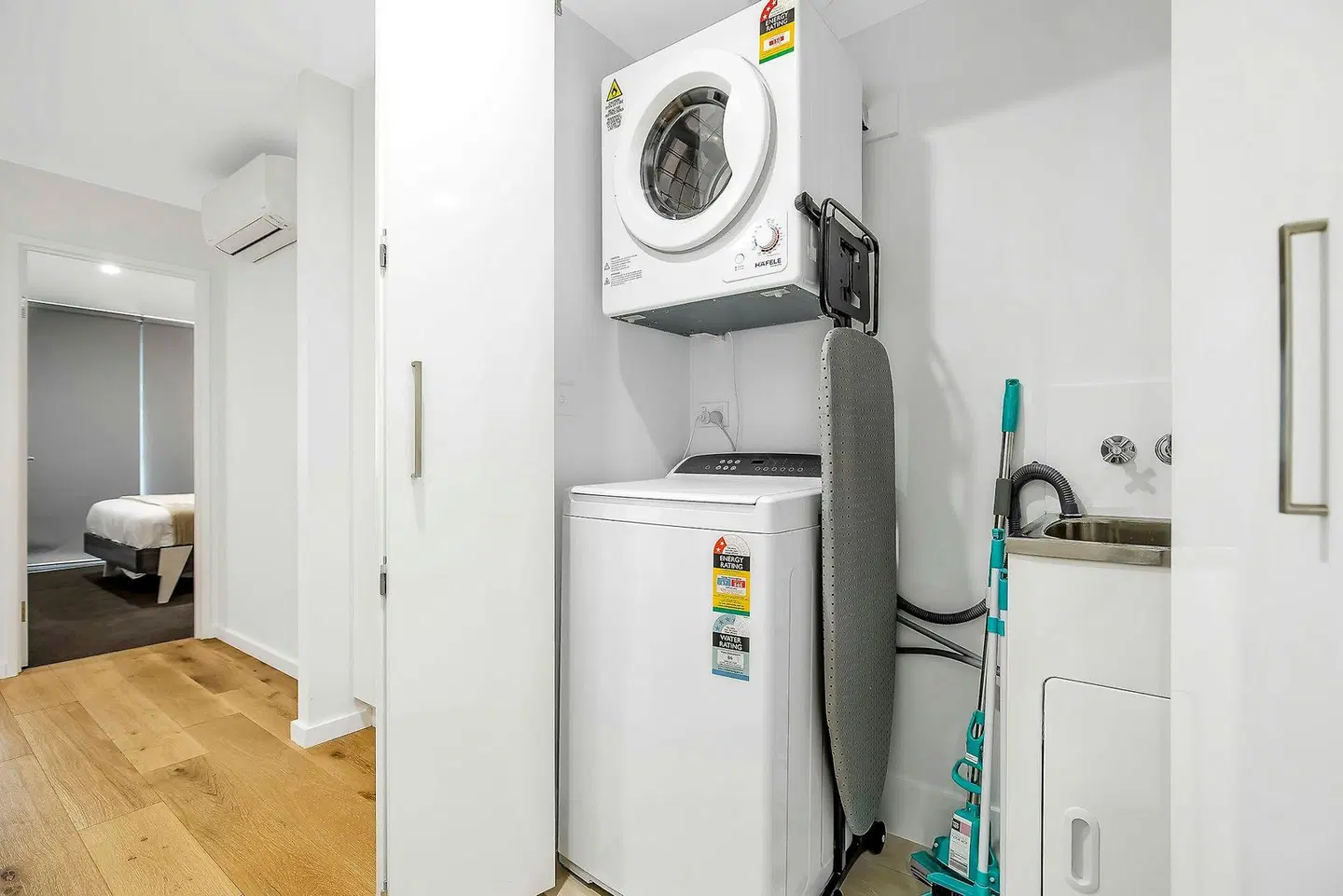 Astra Apartments Newcastle West Badezimmer
