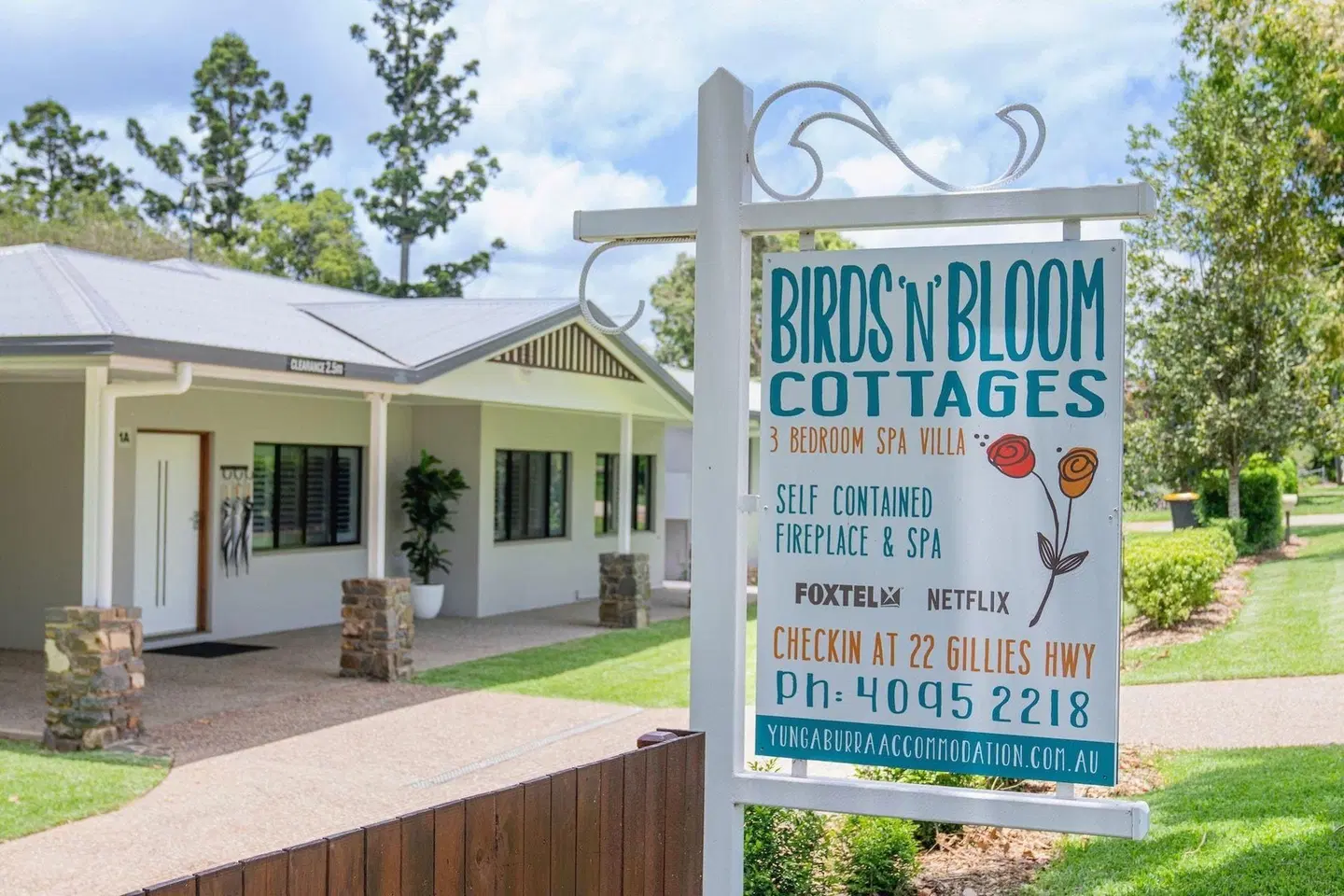 Birds 'n' Bloom Cottages EXTERIOR