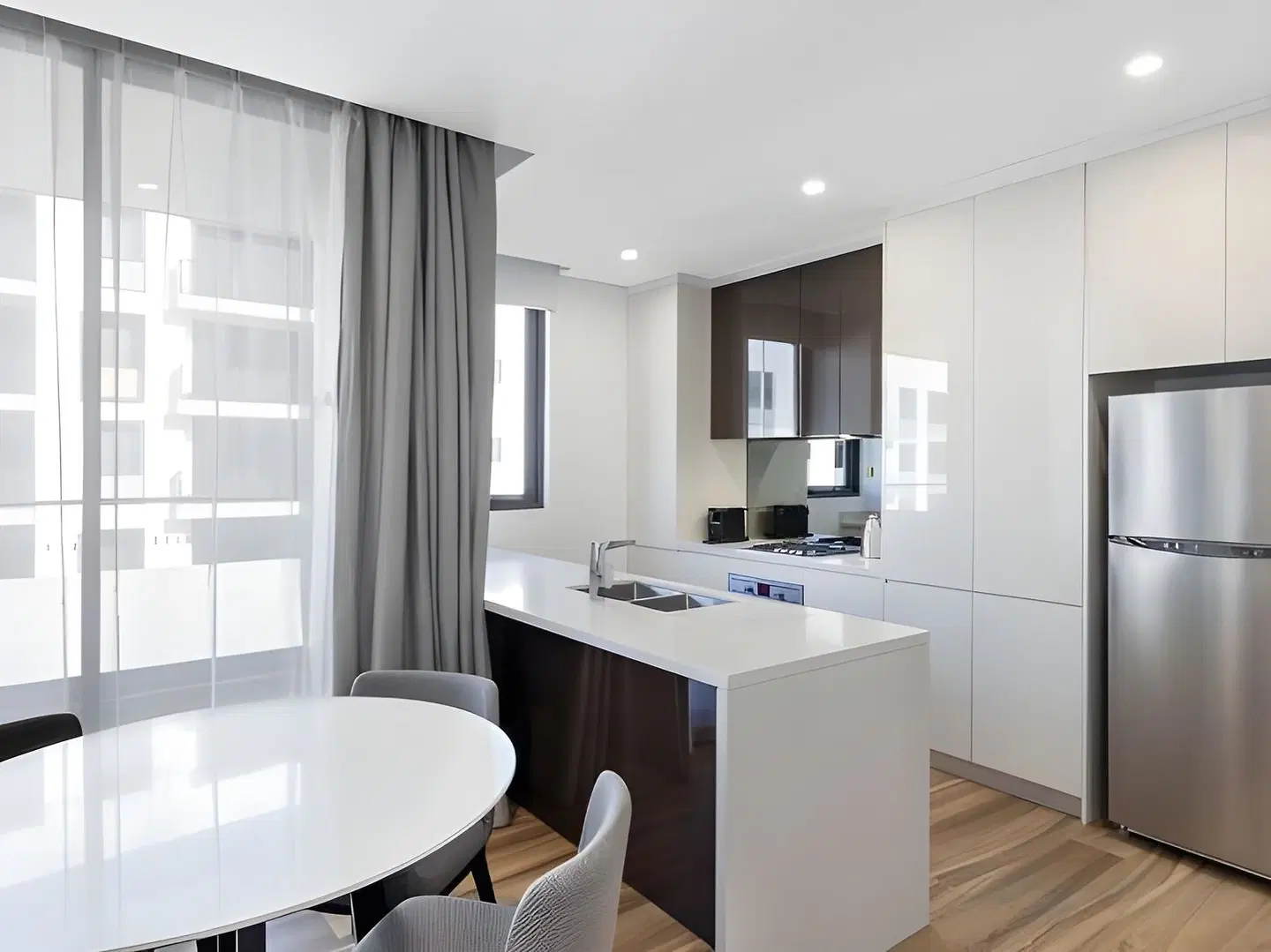 Meriton Suites Sydney Airport ROOM_EXAMPLE