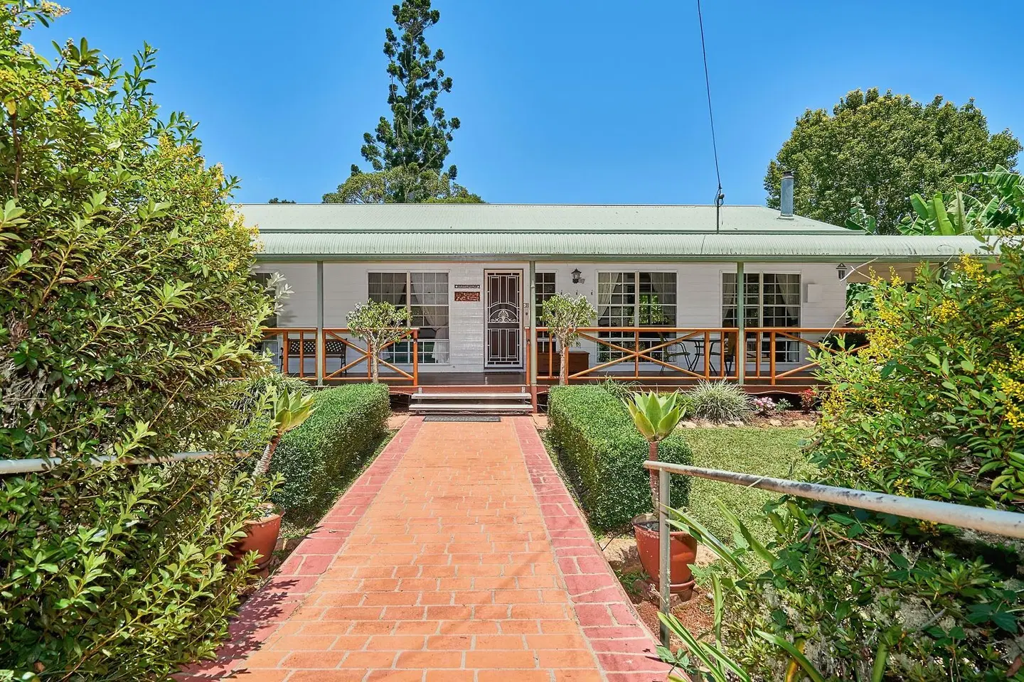 Birds 'n' Bloom Cottages Garten