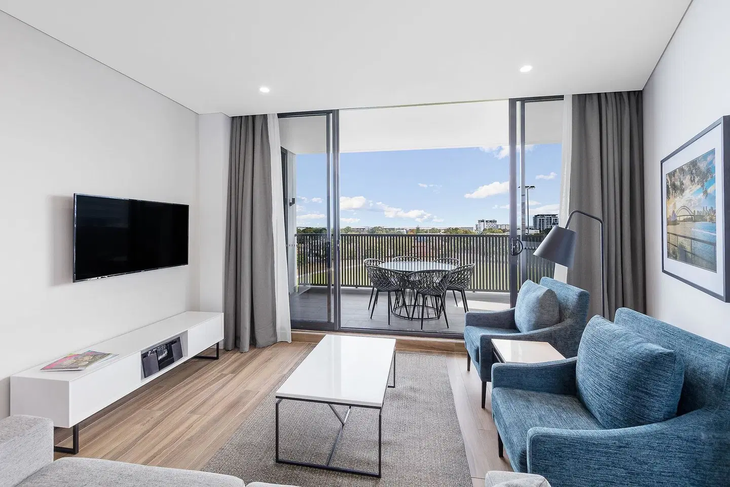 Meriton Suites Sydney Airport ROOM_EXAMPLE