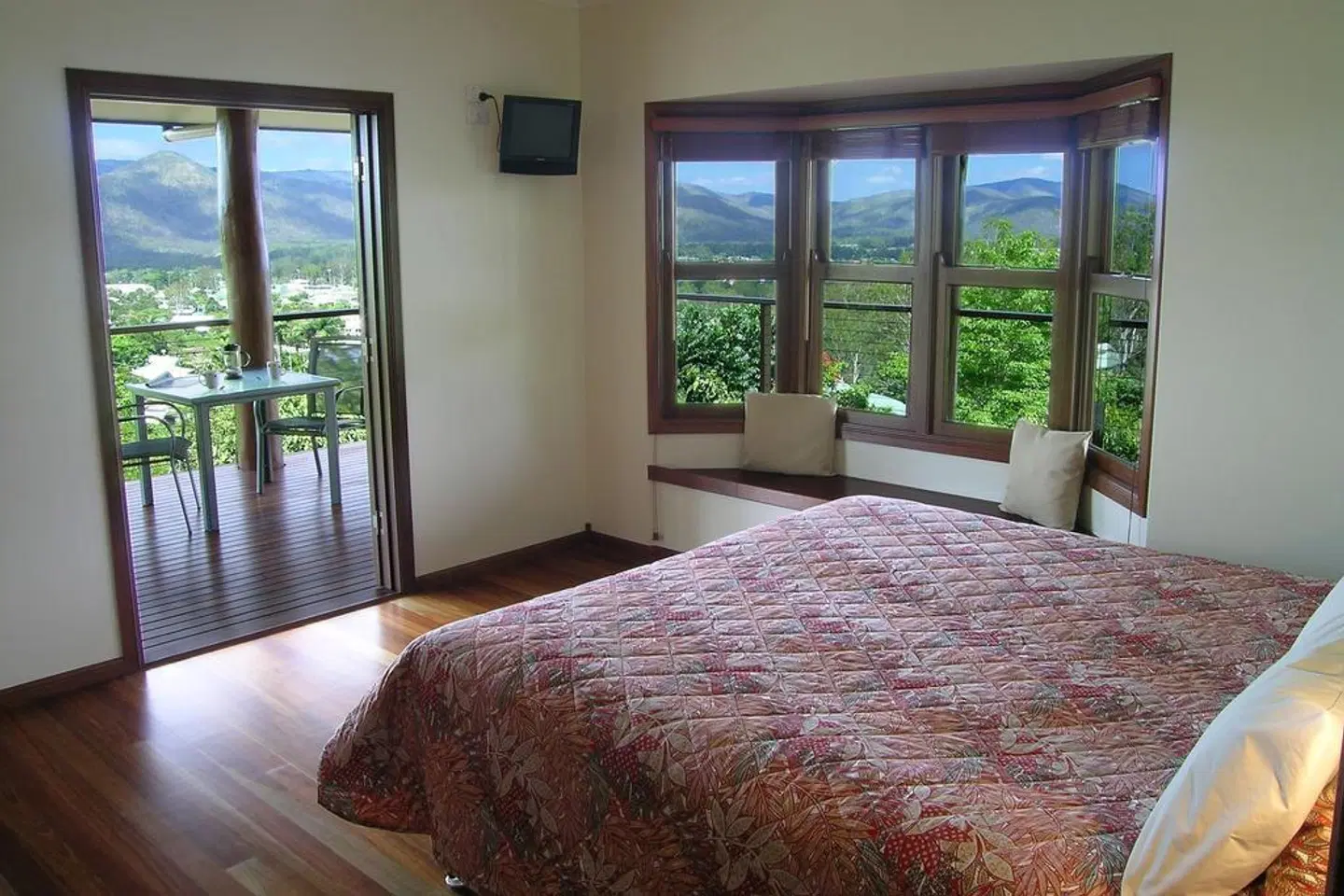 The Summit Bed & Breakfast ROOM_EXAMPLE