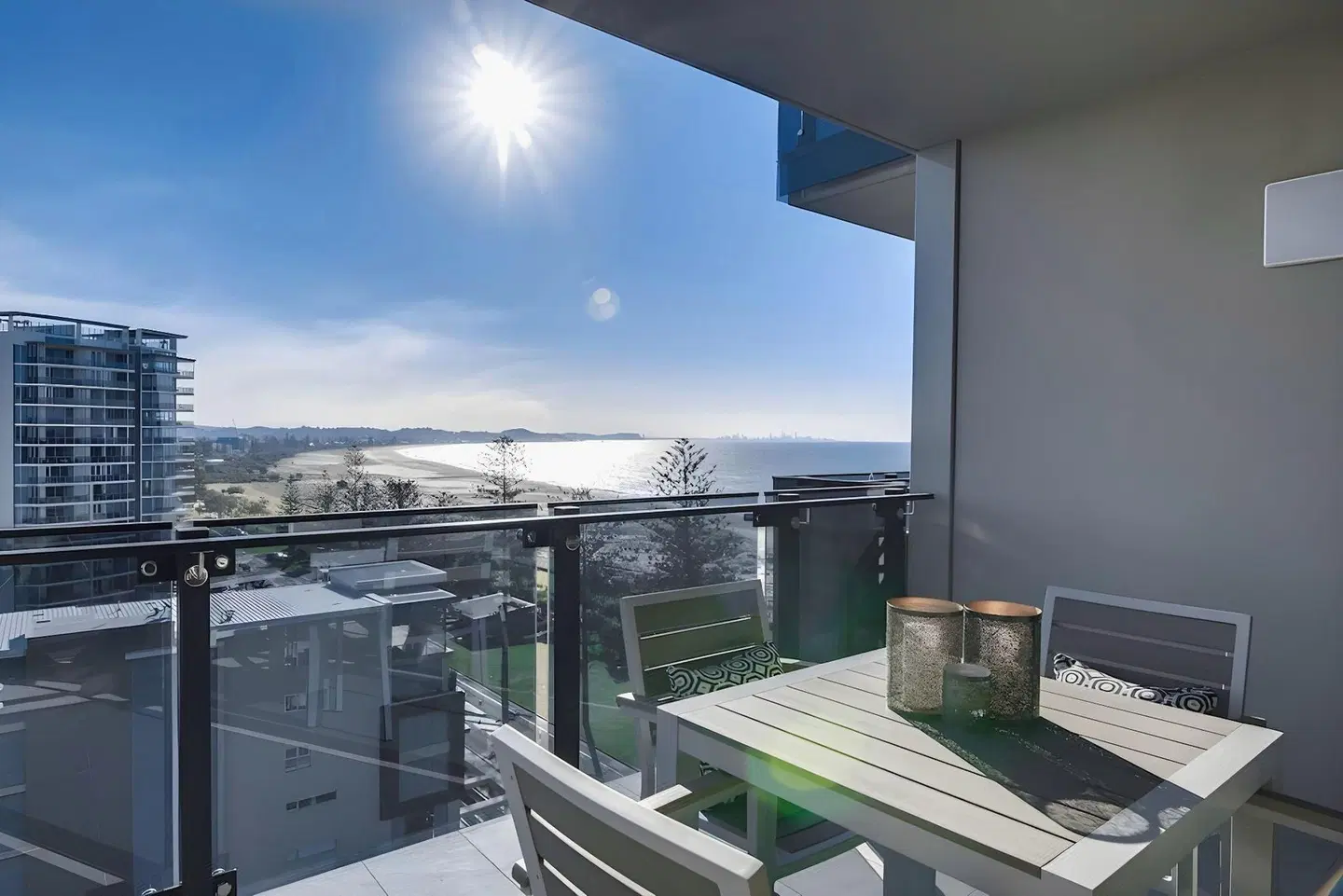 Iconic Kirra Beach Resort Terrasse