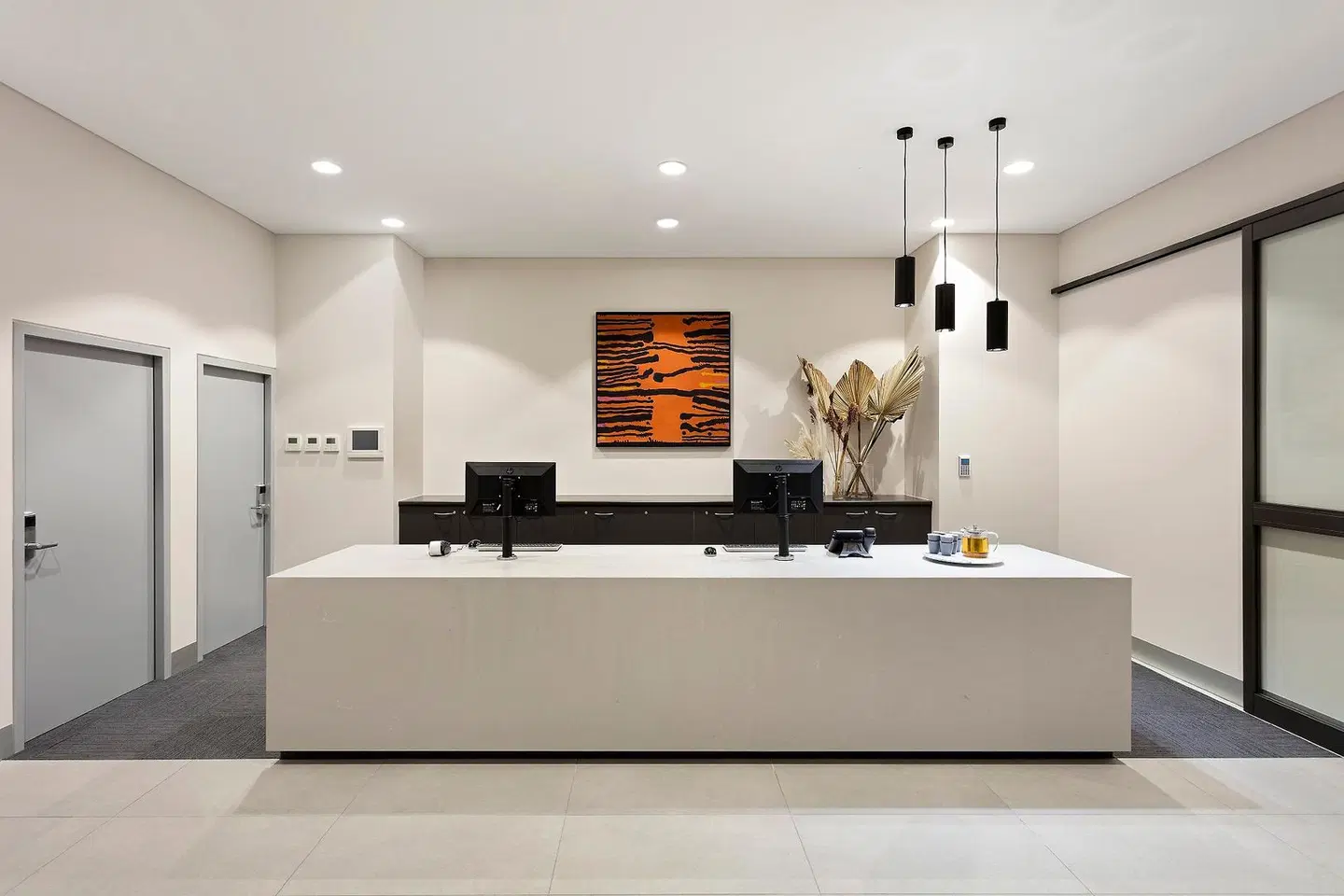 Quest Orange LOUNGE_LOBBY