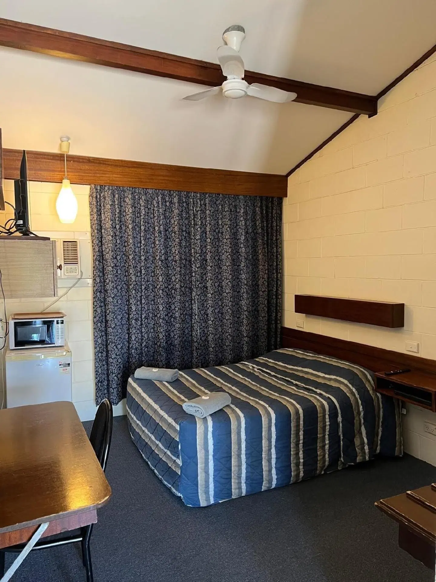 Peppercorn motor inn ROOM_EXAMPLE