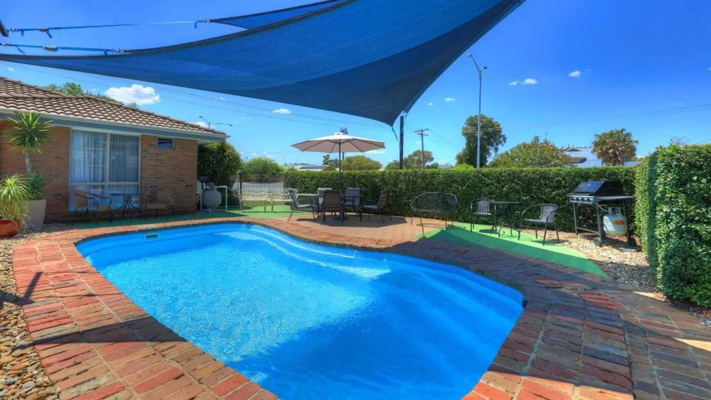 Pevensey Motor Lodge OUTDOOR_POOL