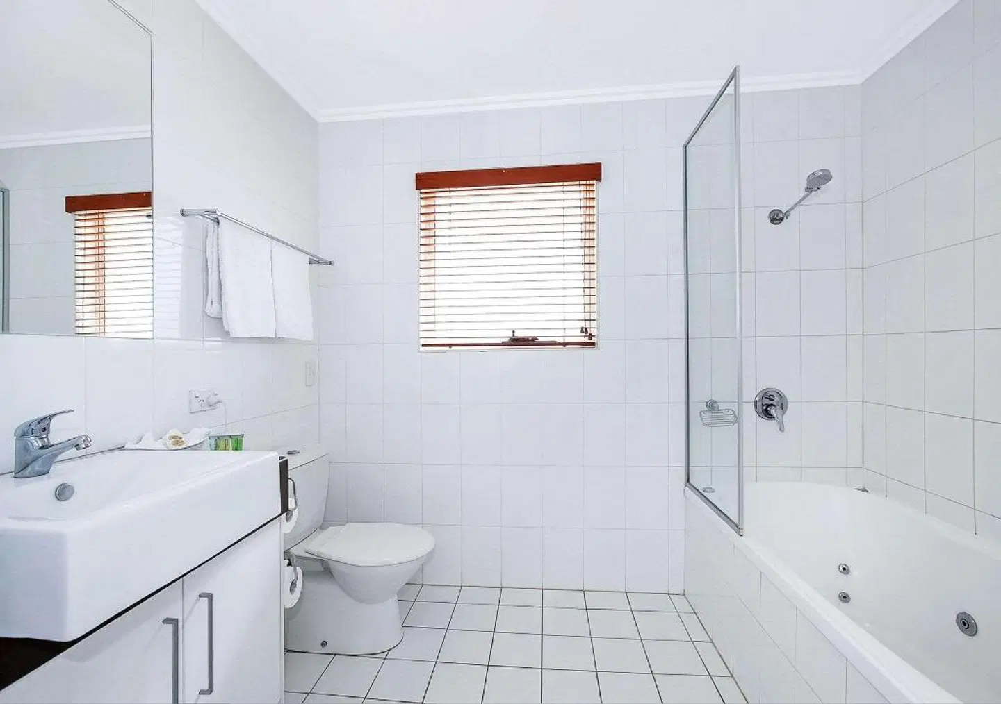 Comfort Inn & Suites Northgate Airport Badezimmer