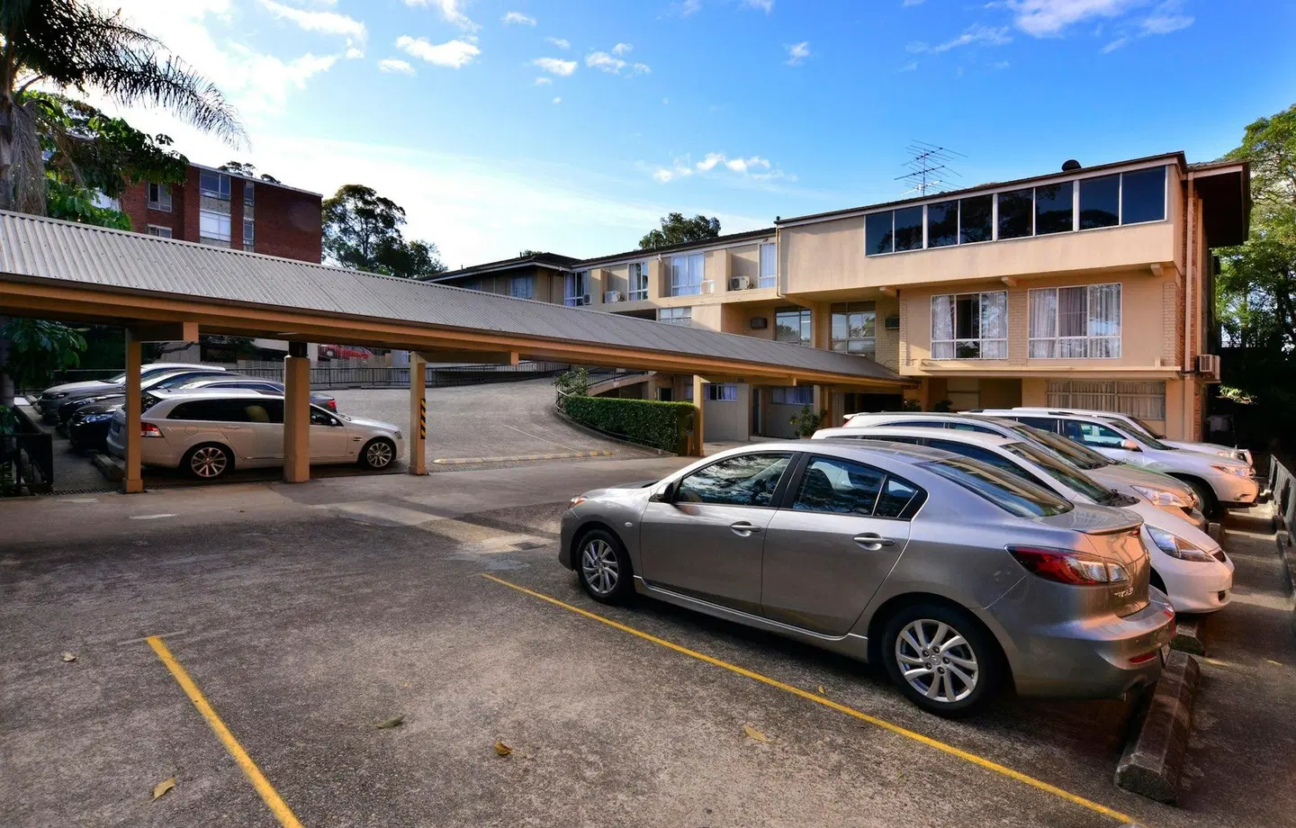 Twin Towers Inn EXTERIOR
