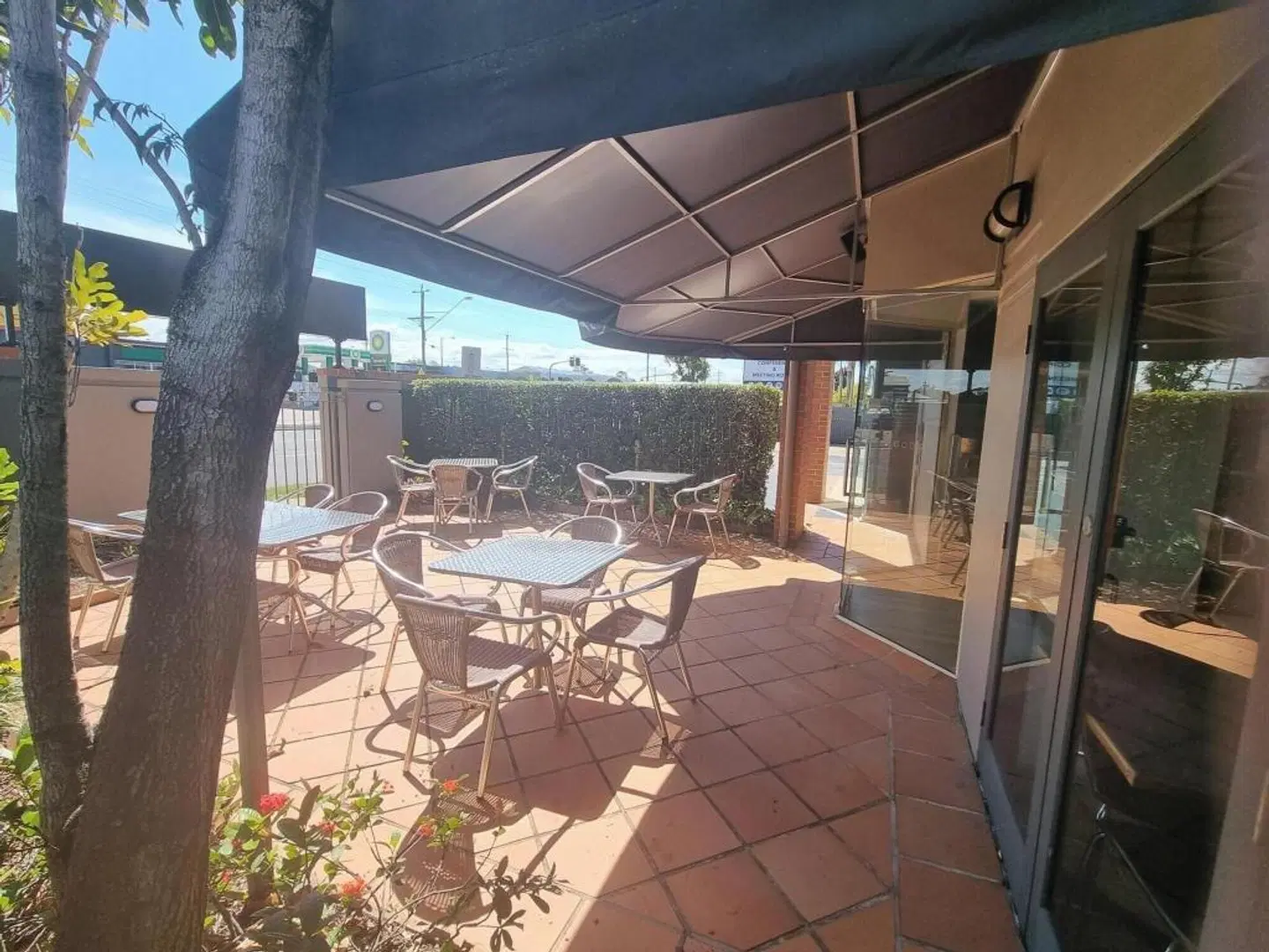 Comfort Inn & Suites Northgate Airport Terrasse