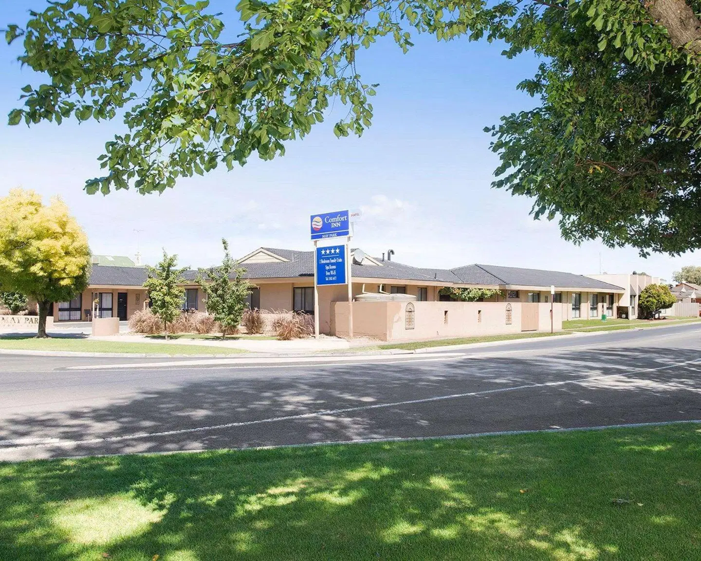 Comfort Inn May Park EXTERIOR