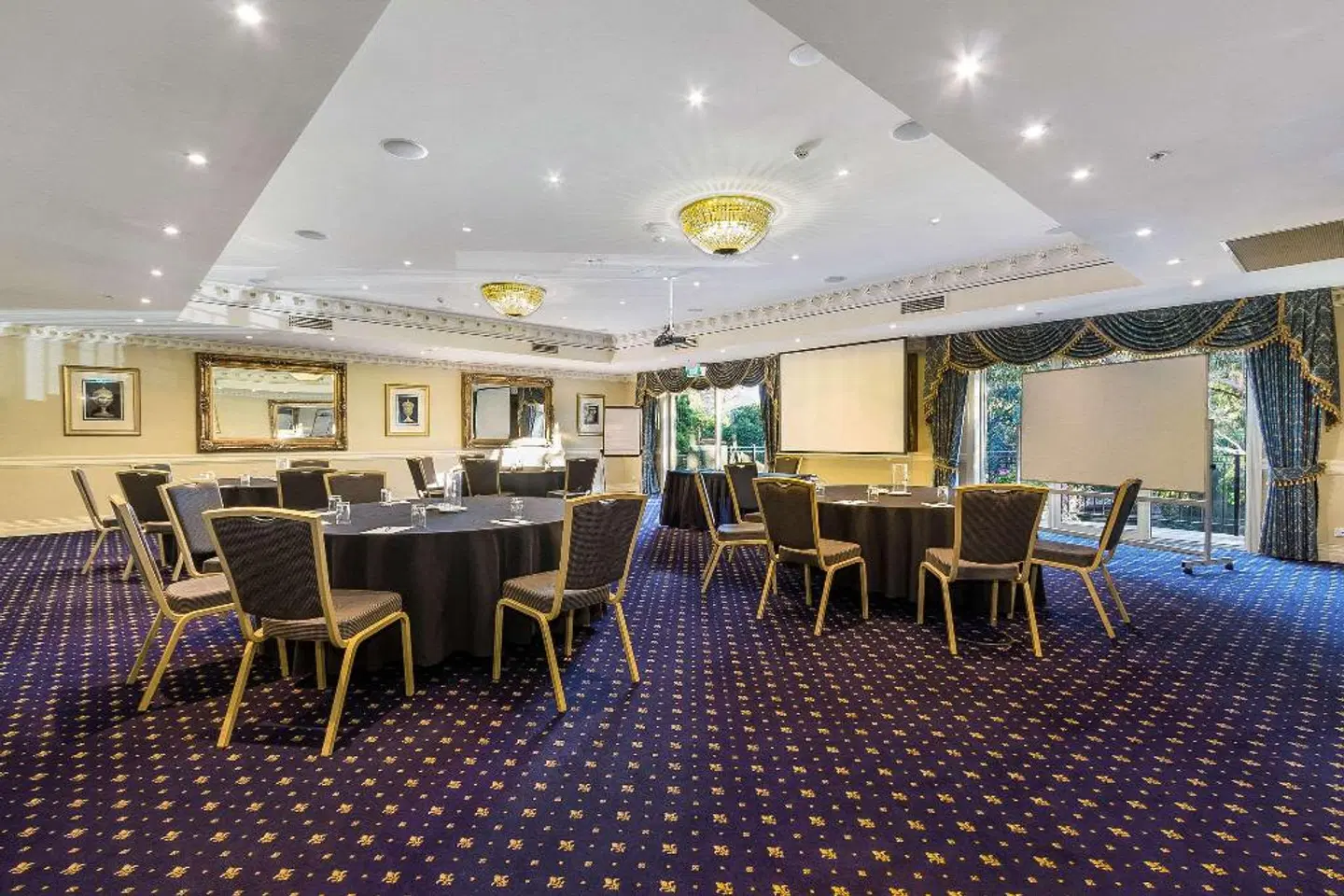Quality Hotel Canterbury International Bar
