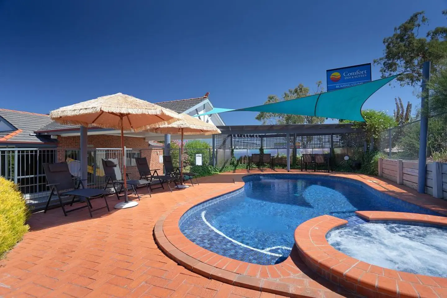 Blazing Stump Motel & Suites Wodonga OUTDOOR_POOL