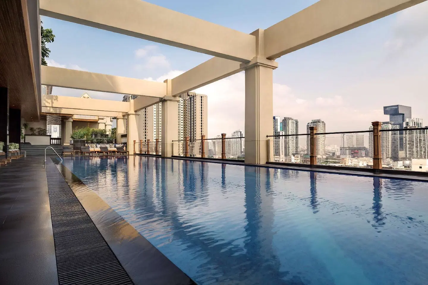 Lancaster Bangkok Hallenbad