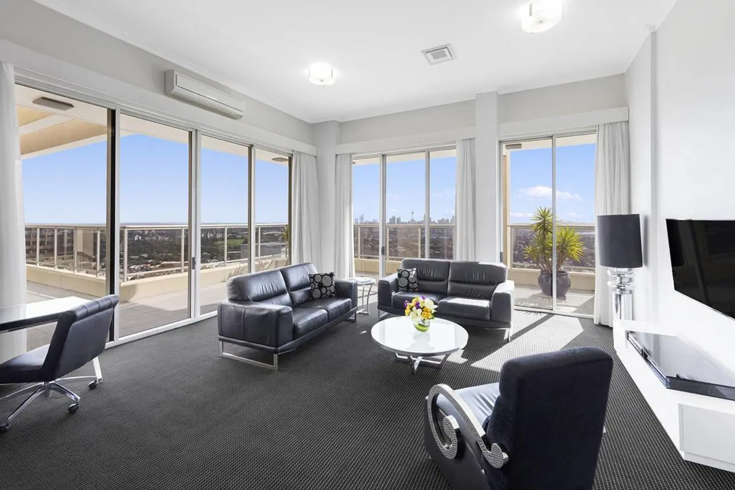 Meriton Bondi Junction ROOM_EXAMPLE