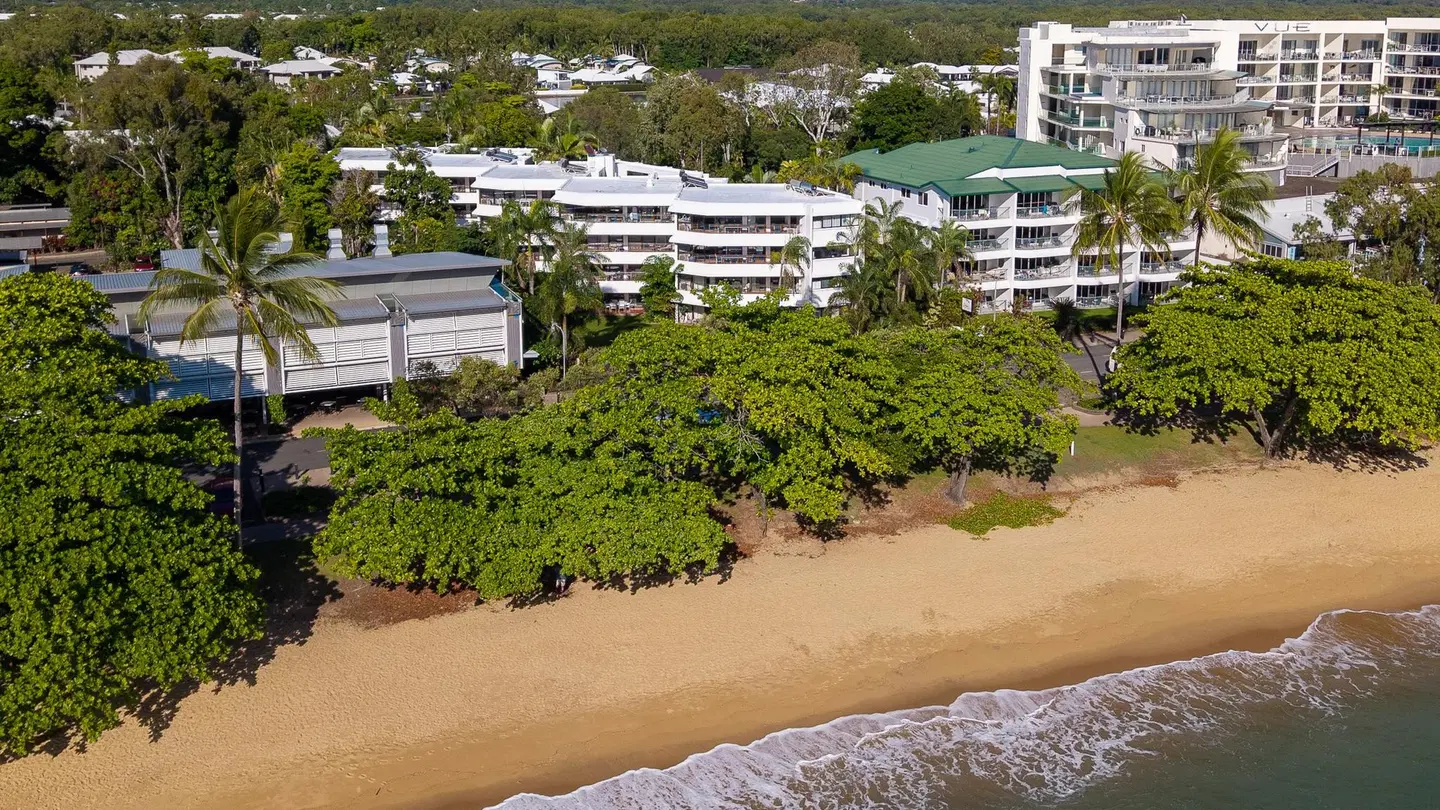 Roydon Beachfront Apartments EXTERIOR