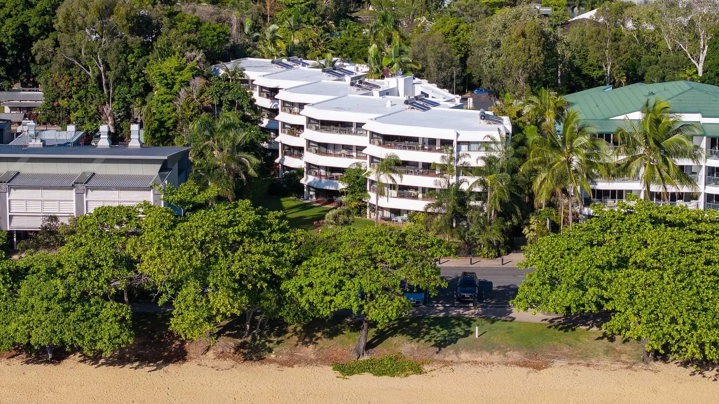 Roydon Beachfront Apartments EXTERIOR