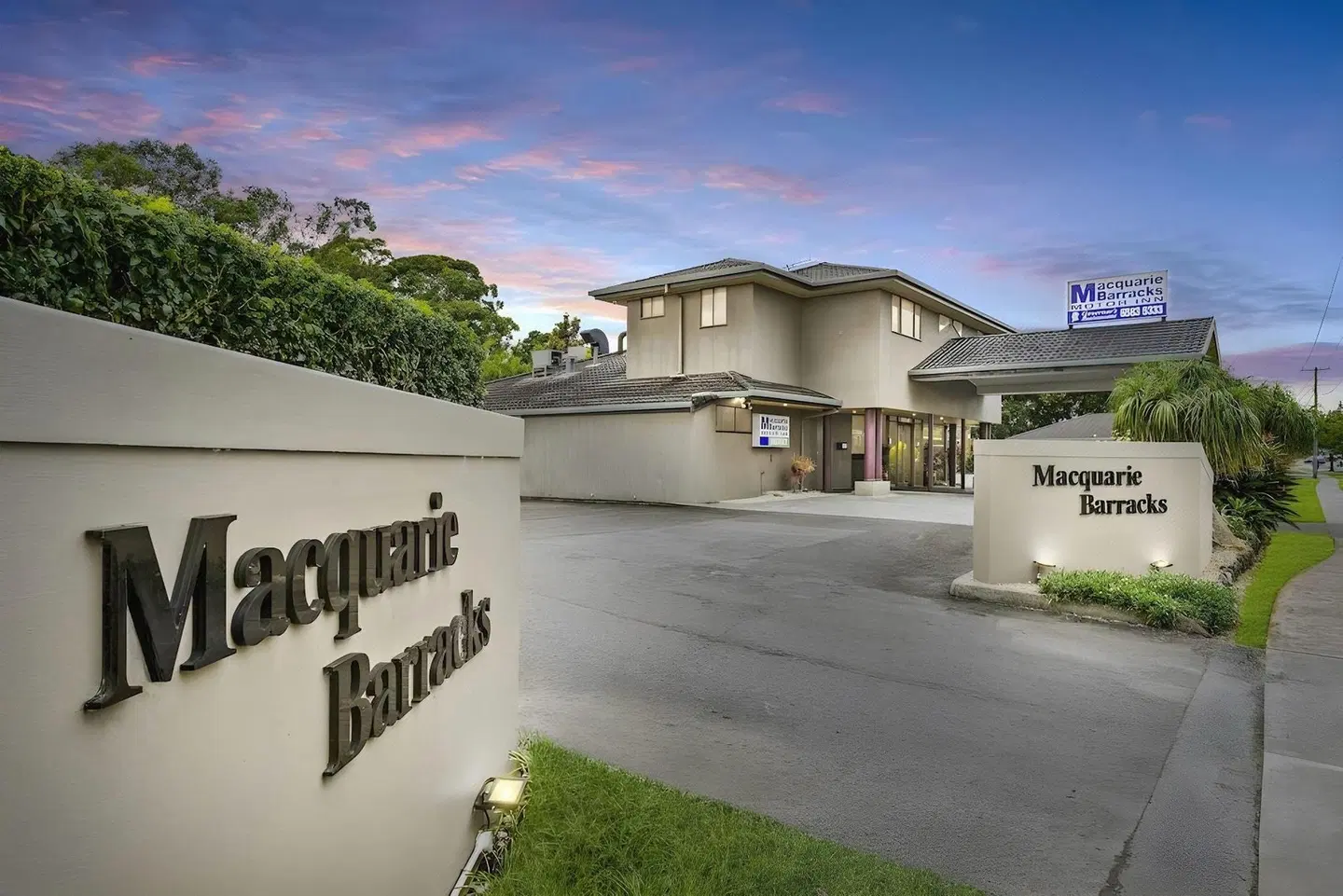 Macquarie Barracks Motor Inn EXTERIOR