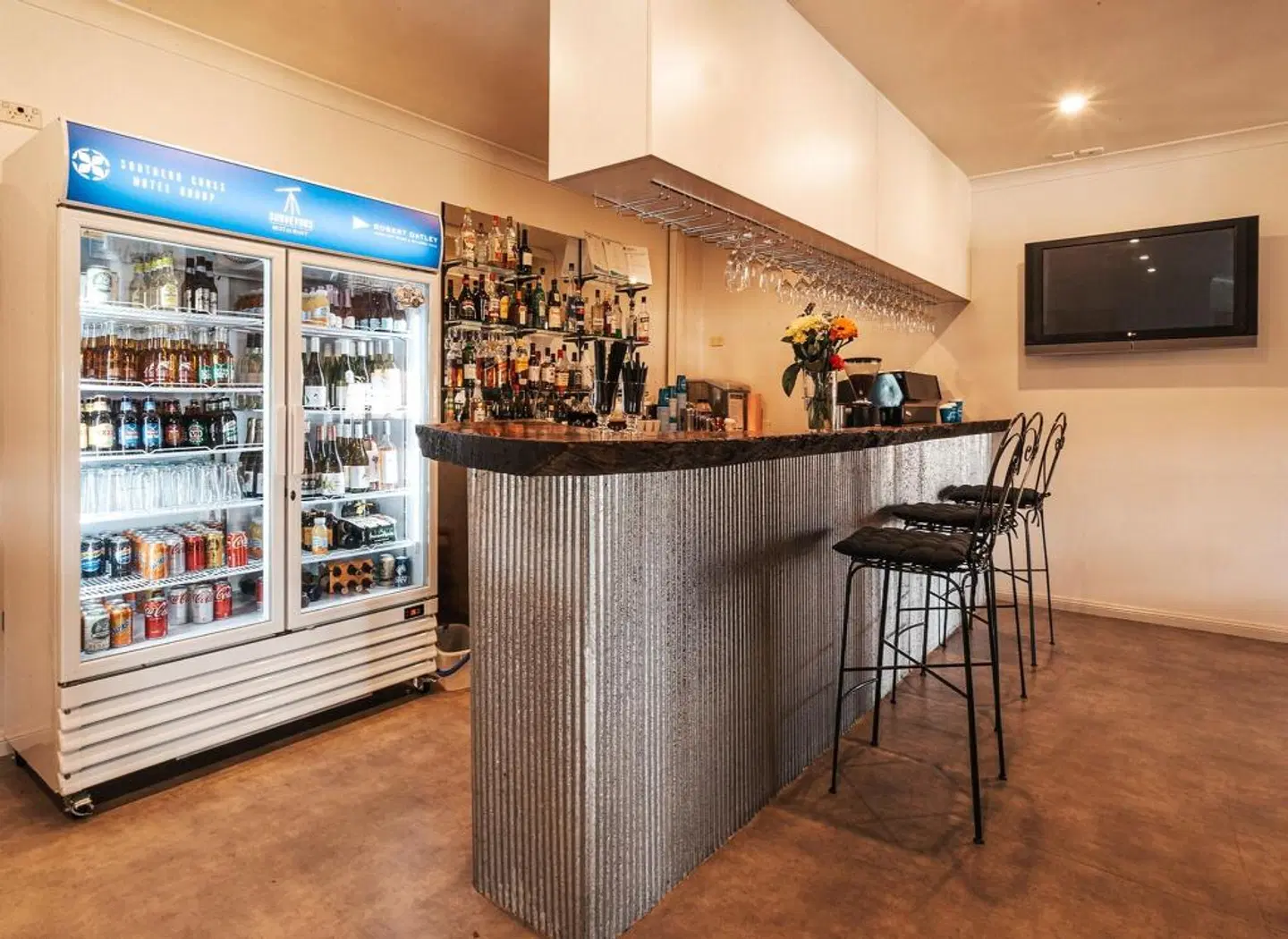 Bowen Inn Motel Bar