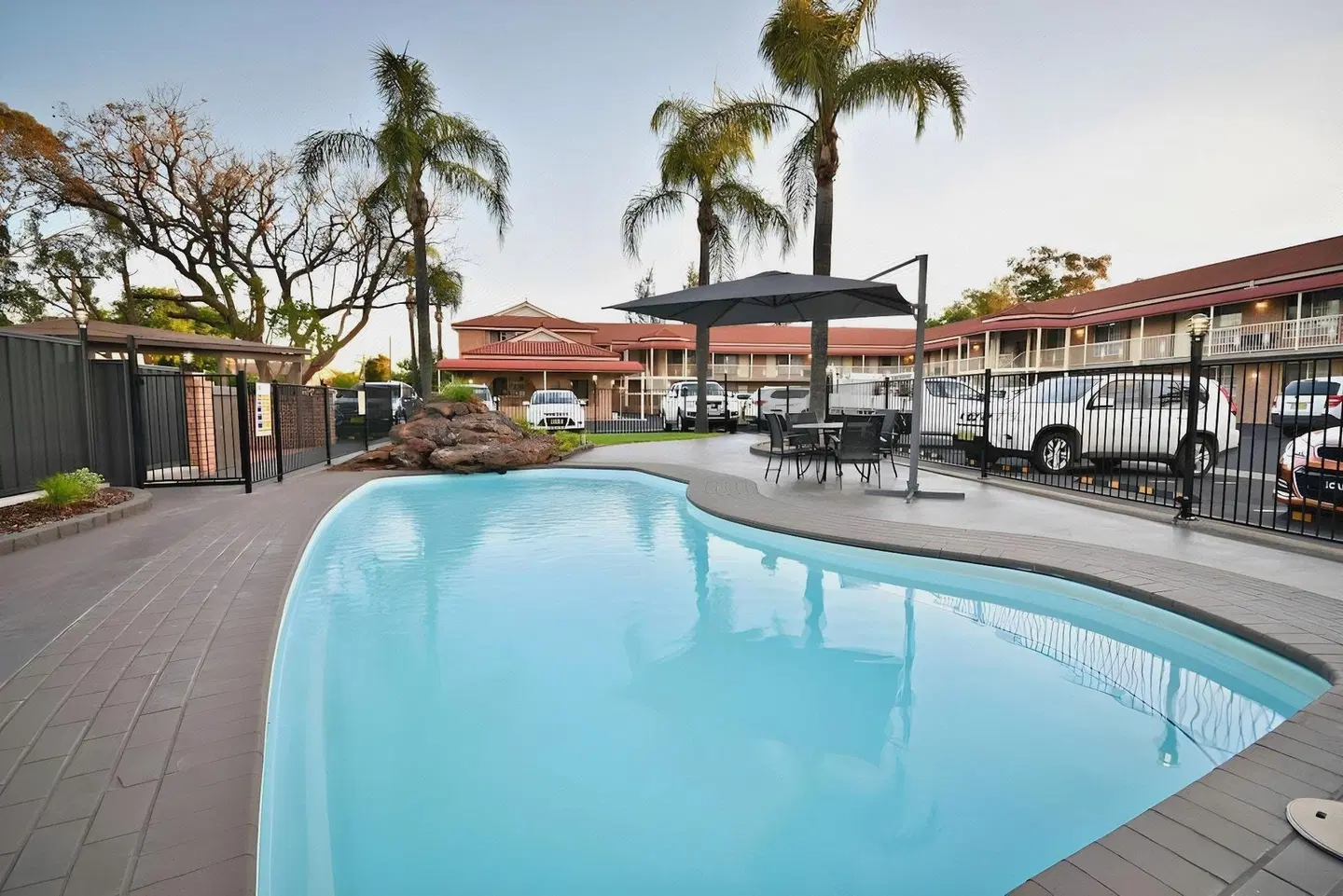 Aberdeen Motor Inn OUTDOOR_POOL