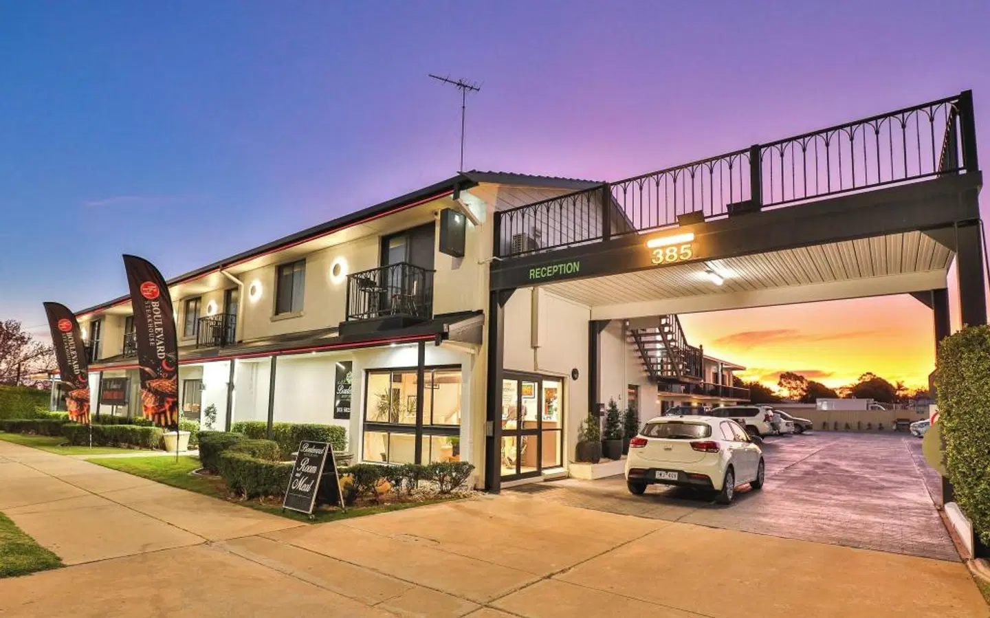 Boulevard Motor Inn EXTERIOR