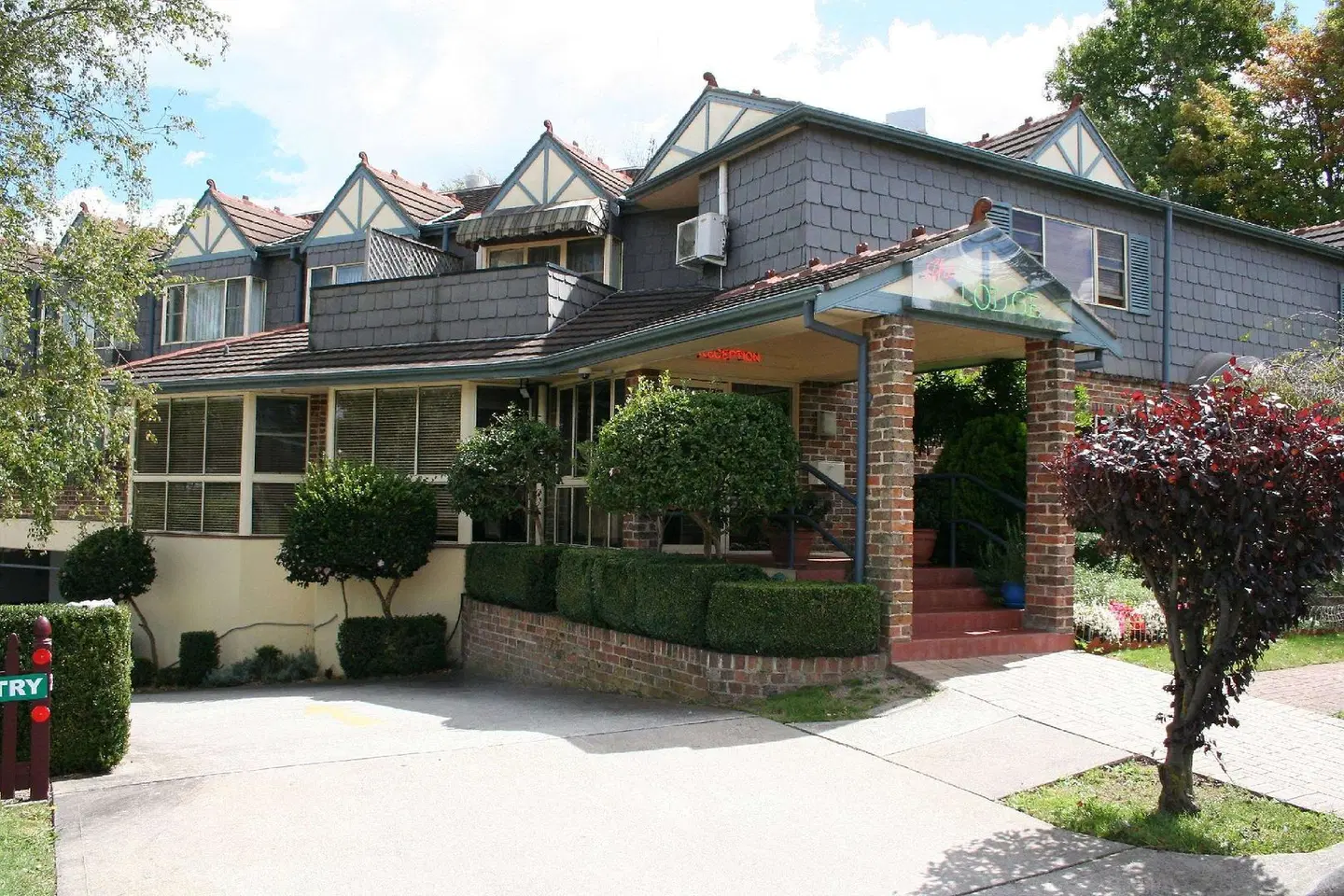 Grand Country Lodge EXTERIOR
