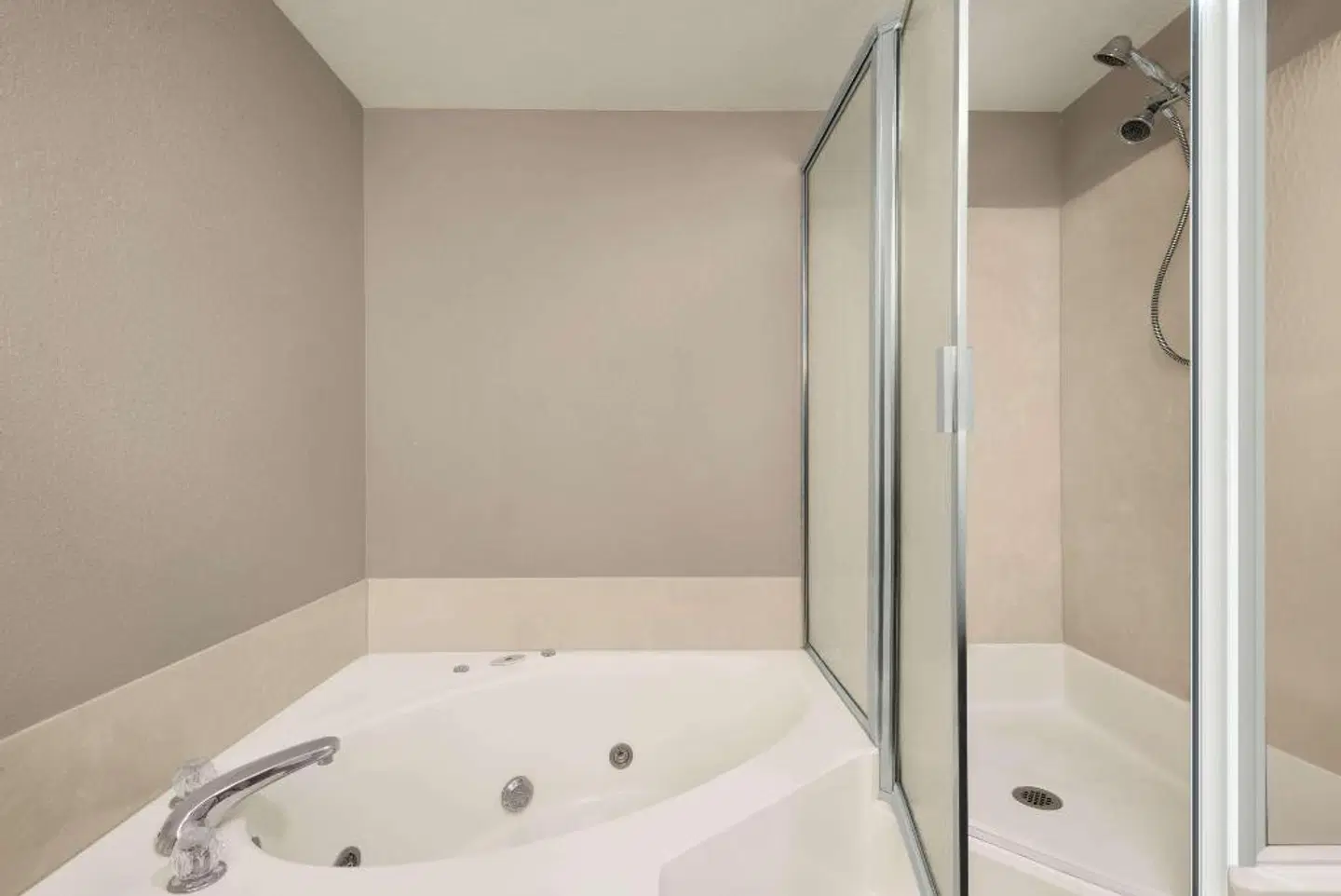 Baymont Inn & Suites Washington Badezimmer