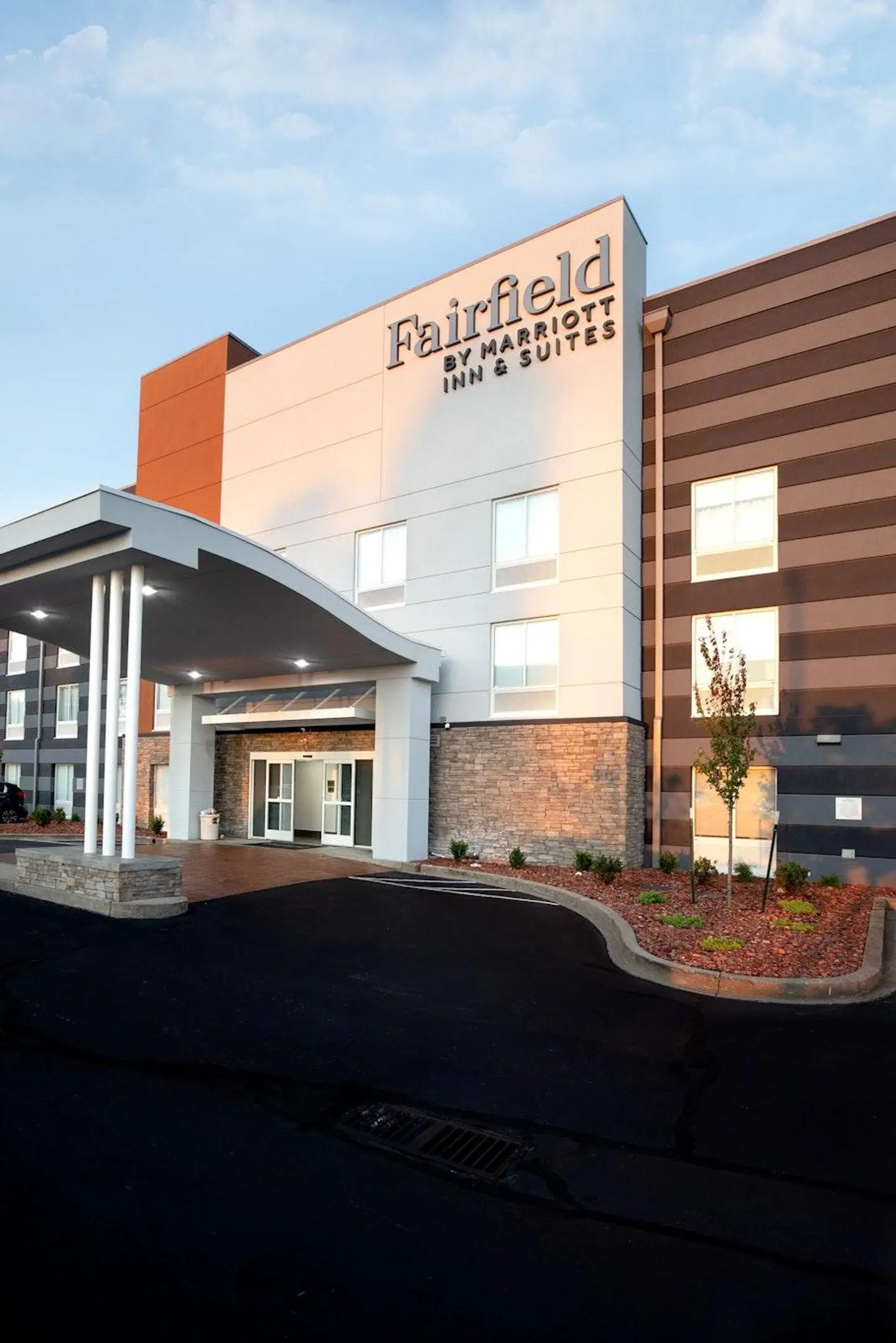 Fairfield by Marriott Inn & Suites Louisville Airport EXTERIOR