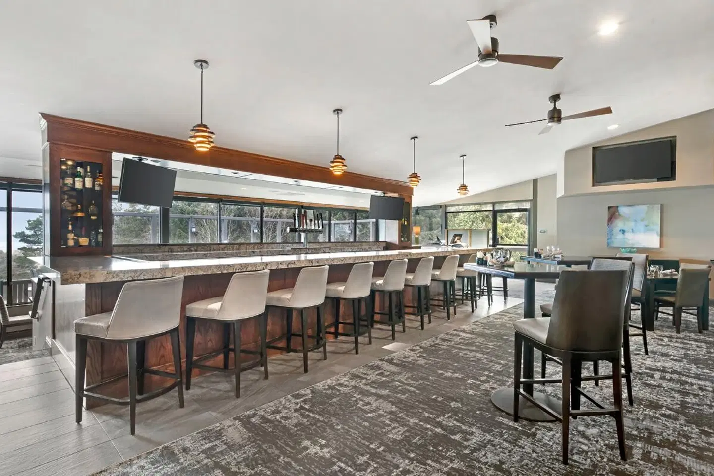 Best Western Plus Agate Beach Inn Bar