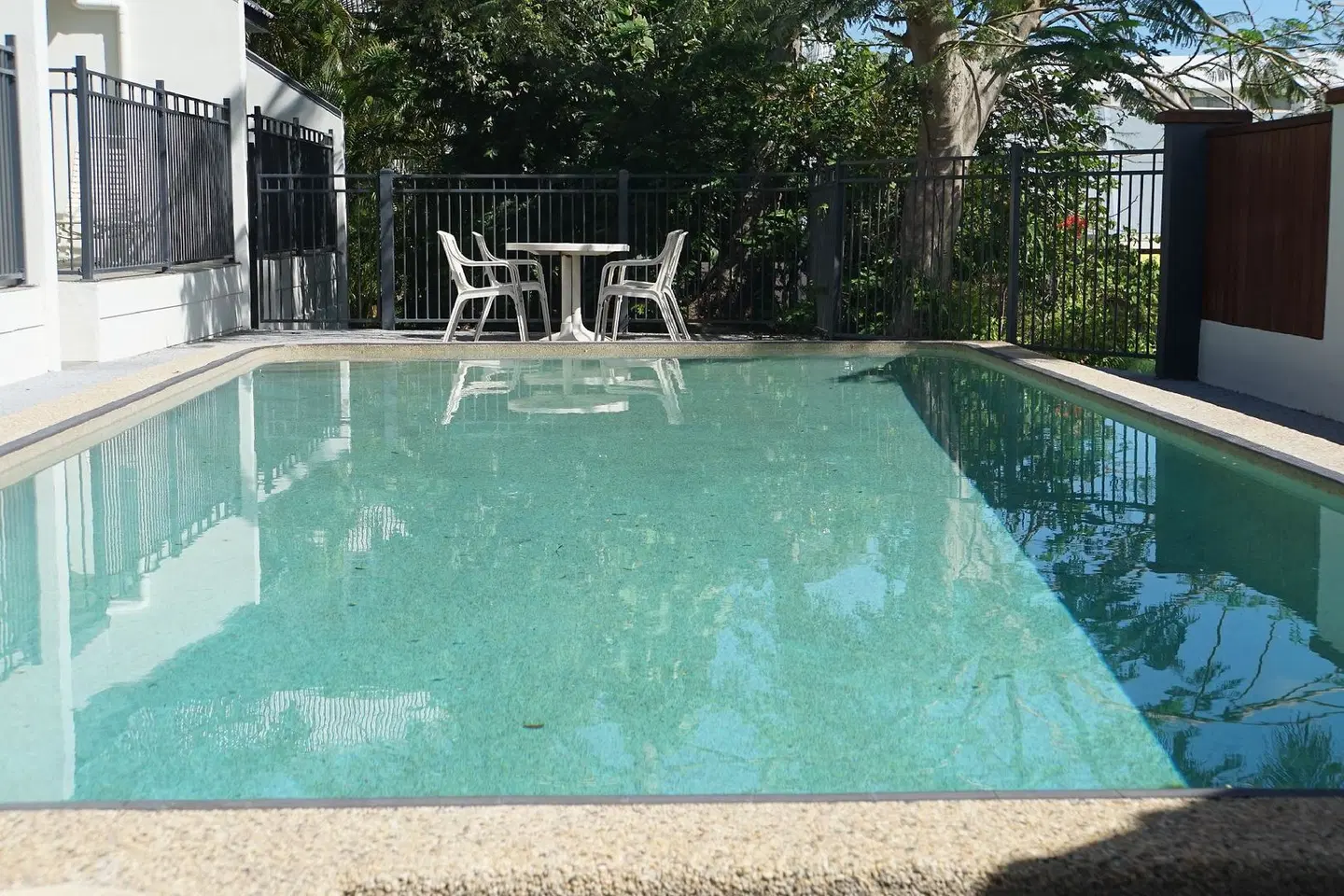Airlie Seaview Apartments OUTDOOR_POOL