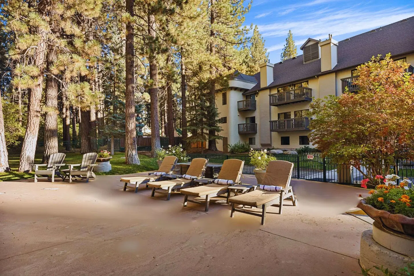 Chateau Big Bear Boutique Hotel, BW Signature Collection Terrasse