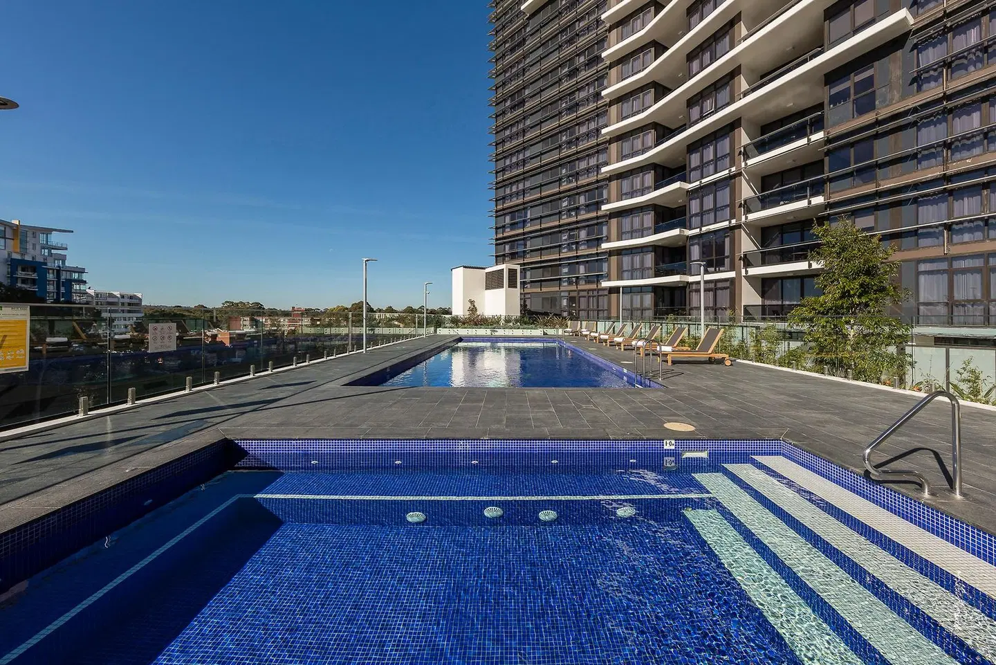 Meriton Suites Church Street, Parramatta OUTDOOR_POOL