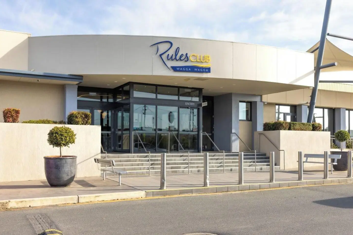 Quality Hotel Rules Club Wagga EXTERIOR
