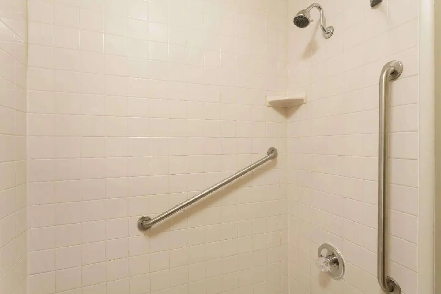 Days Inn by Wyndham Bullhead City Badezimmer