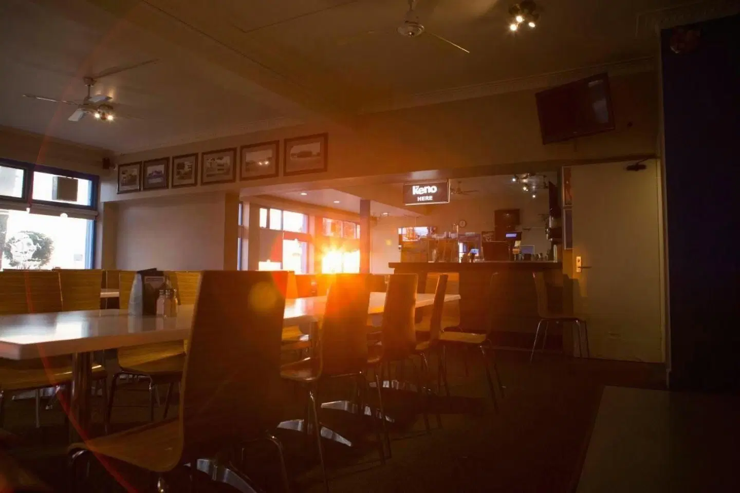 Beach Hotel Bar